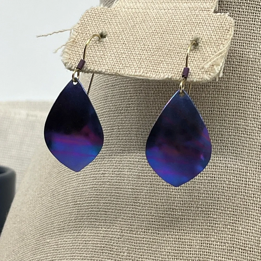 Signed Holly Yashi Hammered Niobium Drop Earrings - Blue & Purple - Picture 11 of 15